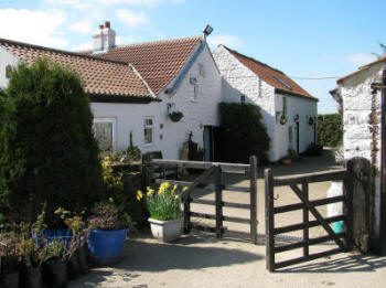 Main pedestrian entrance to Rose cottage farm